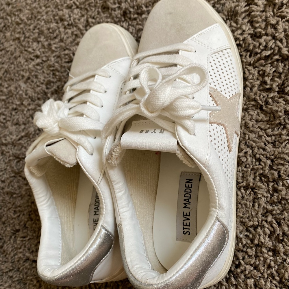 Steve Madden Slip On Sneaker Womens Size 7. In good condition.